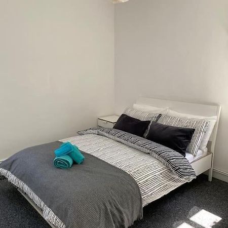 Lovely 2 Bedroom Flat In Greater London Eksteriør billede